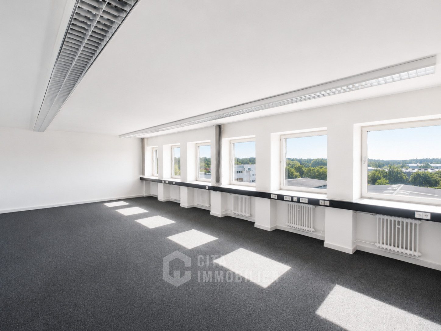 Büro mit Fensterfront