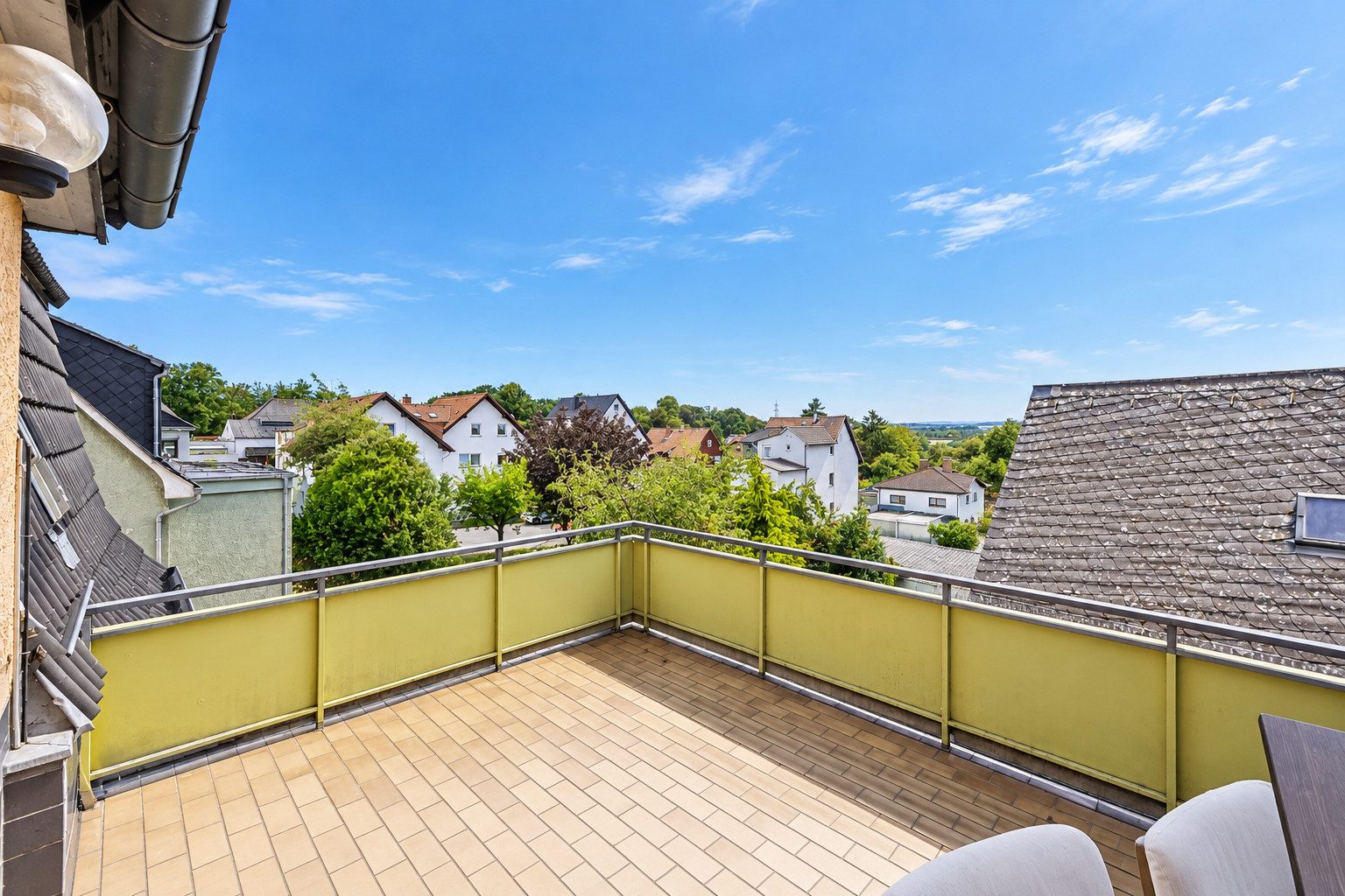 Großzügige Terrasse mit Ausblick