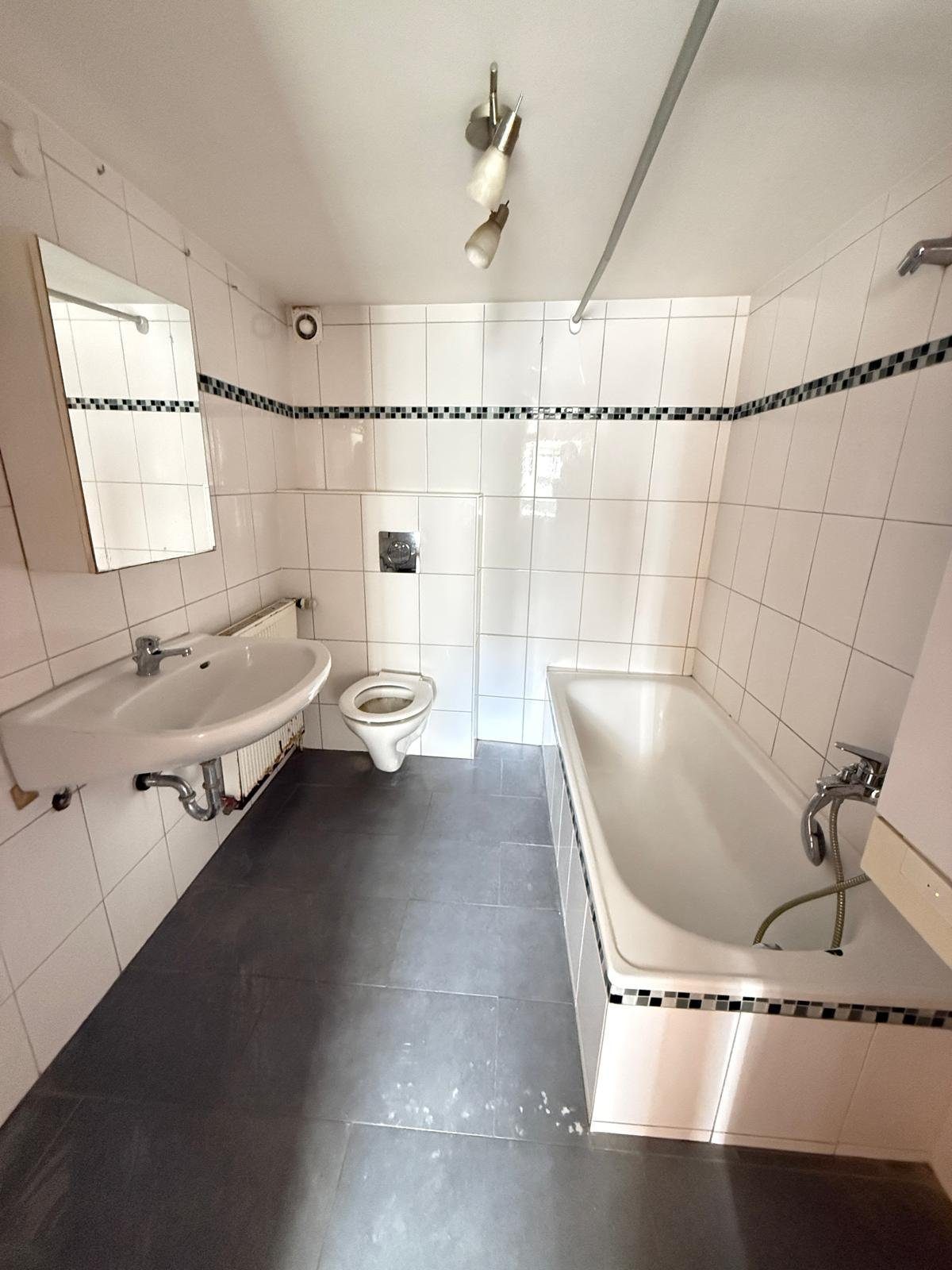 Badezimmer mit Wanne